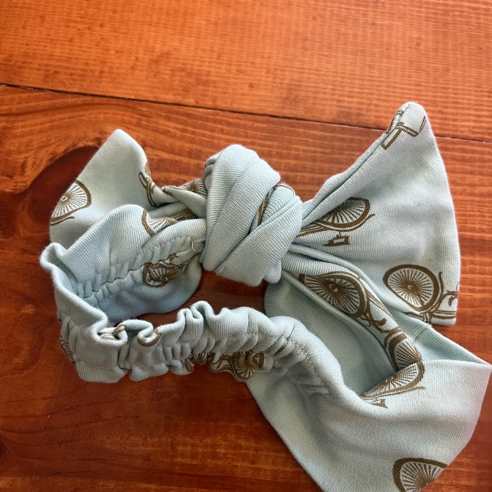 Kate Quinn hairbow (bicycle pattern)